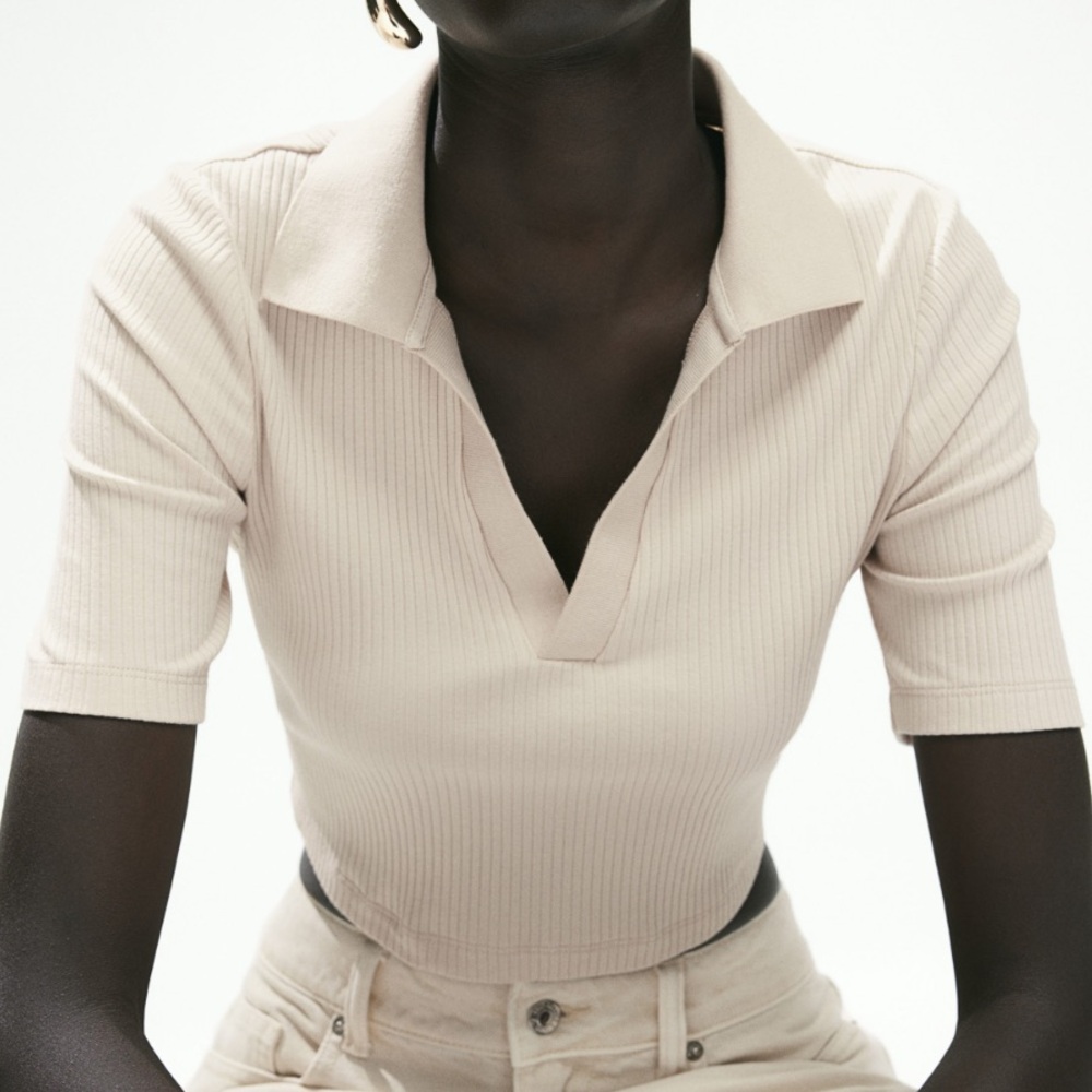 H&M Ribbed Polo Short Sleeve Ribbed V-Neck Top in Tan